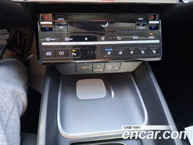 Hyundai Grandeur Hybrid 2023 — ფოტო 11/20