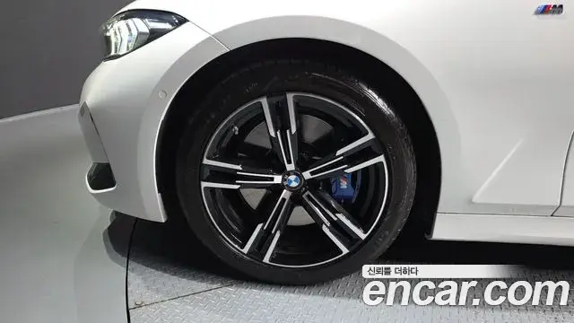BMW 3 Series 2022 — ფოტო 13/34