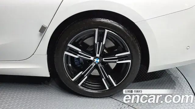 BMW 3 Series 2022 — ფოტო 29/34