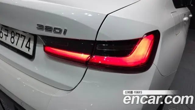 BMW 3 Series 2022 — ფოტო 27/34