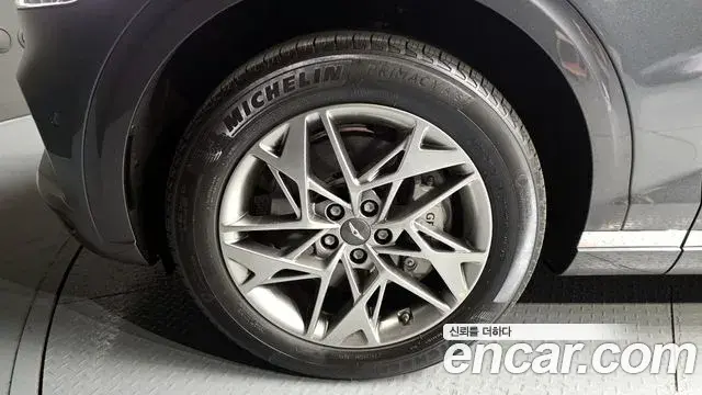 Genesis GV70 2023 — ფოტო 13/20