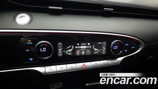 Genesis GV70 2023 — ფოტო 8/20