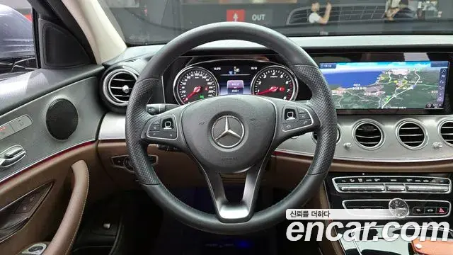 Mercedes-Benz E-Class 2018 — Фото 13/20