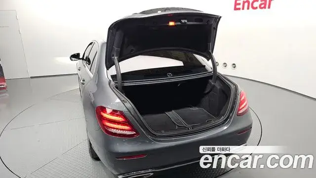 Mercedes-Benz E-Class 2018 — Фото 20/20