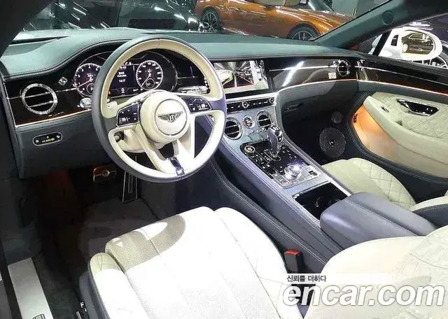 Bentley Continental GT 2018 — ფოტო 2/18