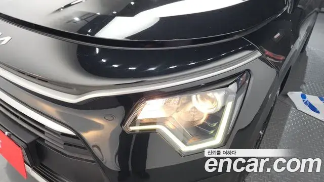 Kia Niro 2022 — Şəkil 28/33