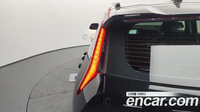 Kia Niro 2022 — Şəkil 29/33