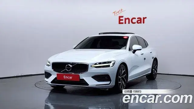 Volvo S60 2020 — Photo 22/36