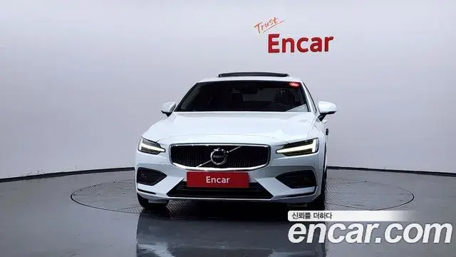 Volvo S60 2020 — Photo 7/36
