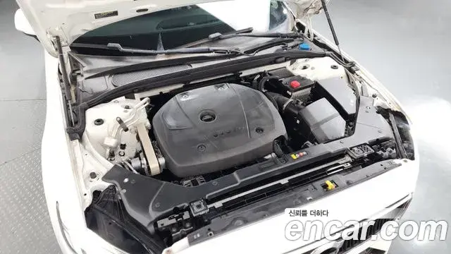 Volvo S60 2020 — Photo 3/36