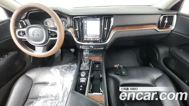 Volvo S60 2020 — Photo 17/36