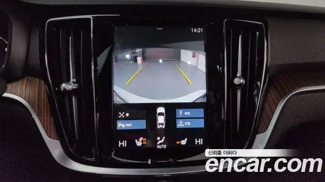 Volvo S60 2020 — Photo 33/36