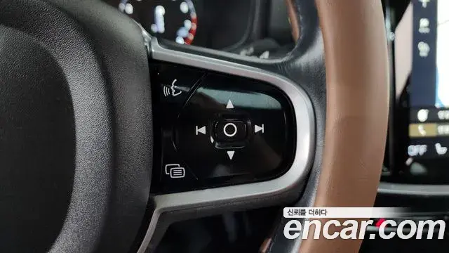 Volvo S60 2020 — Photo 35/36