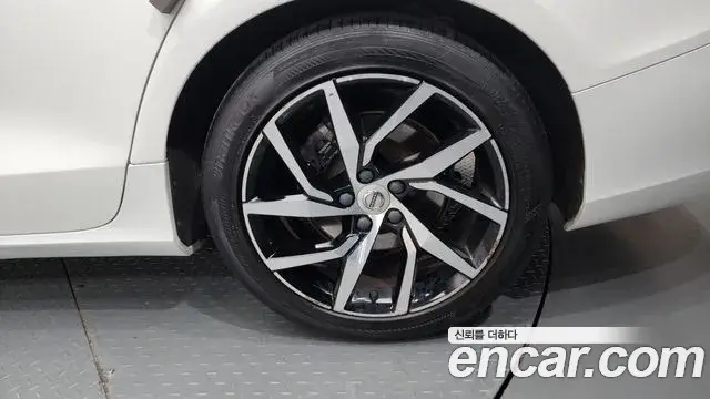 Volvo S60 2020 — Photo 13/36