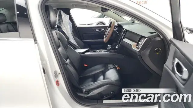 Volvo S60 2020 — Photo 20/36