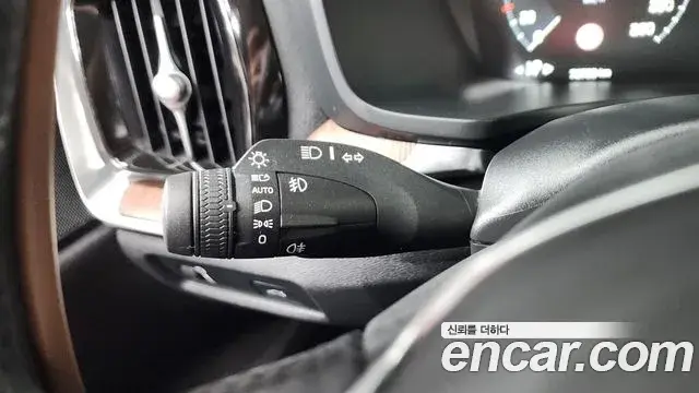 Volvo S60 2020 — Photo 30/36