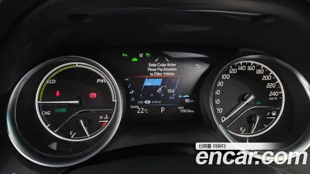 Toyota Camry 2018 — ფოტო 16/32
