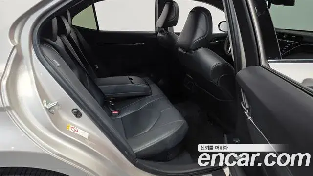 Toyota Camry 2018 — ფოტო 12/32
