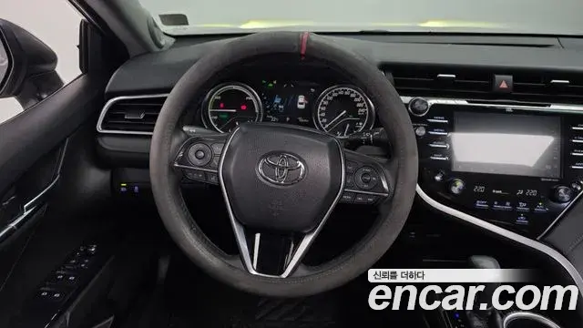 Toyota Camry 2018 — ფოტო 9/32
