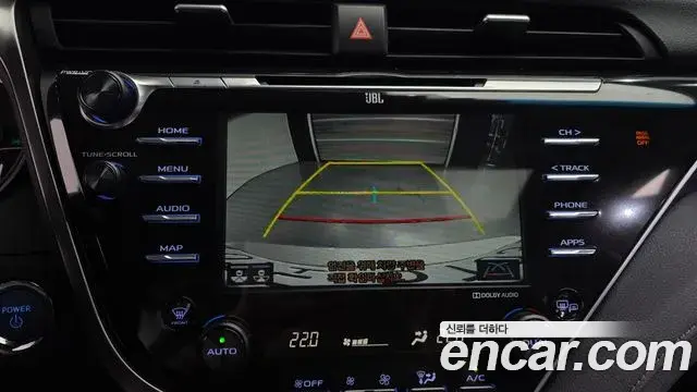Toyota Camry 2018 — ფოტო 19/32