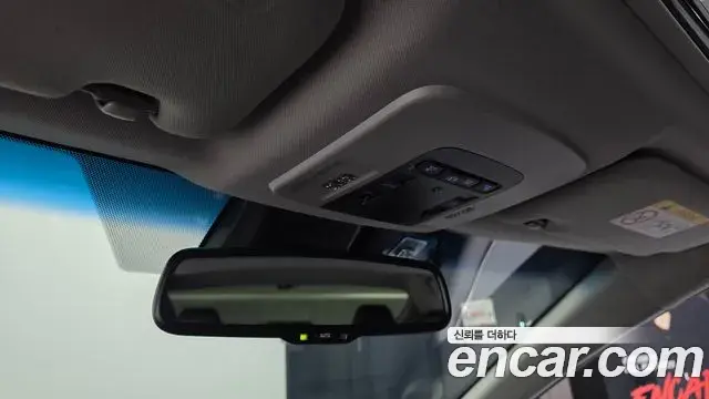 Toyota Camry 2018 — ფოტო 8/32