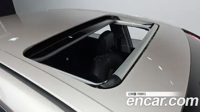 Toyota Camry 2018 — ფოტო 32/32