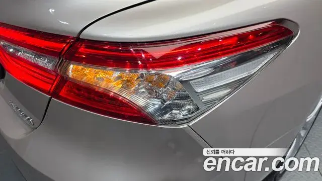 Toyota Camry 2018 — ფოტო 4/32