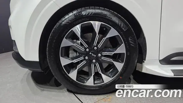 Kia Carnival 2022 — Şəkil 19/33