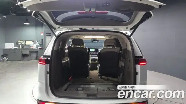 Kia Carnival 2022 — Şəkil 18/33