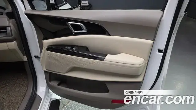 Kia Carnival 2022 — Şəkil 25/33
