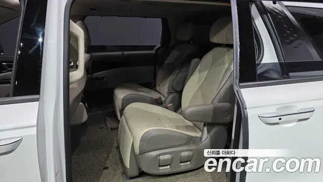 Kia Carnival 2022 — Şəkil 30/33