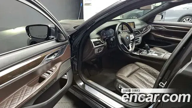 BMW 7 Series 2019 — Фото 10/20