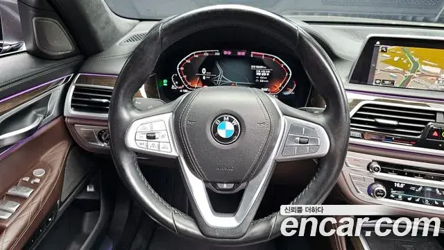 BMW 7 Series 2019 — Фото 12/20