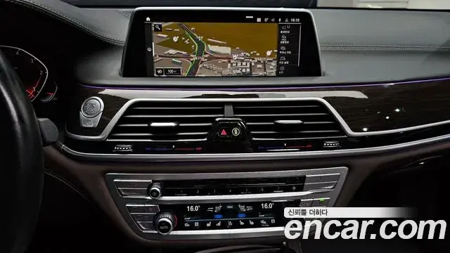 BMW 7 Series 2019 — Фото 13/20