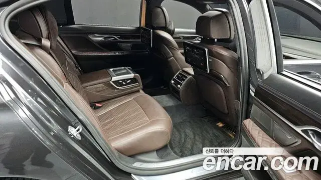 BMW 7 Series 2019 — Şəkil 33/33