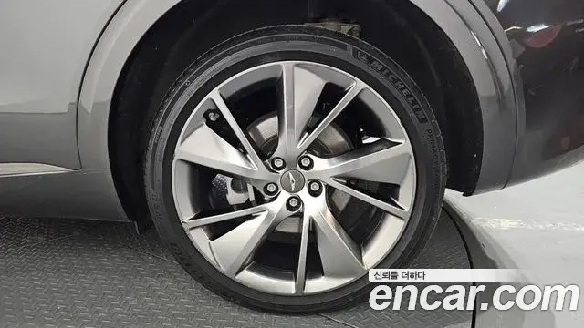 Genesis GV70 2021 — Photo 23/33