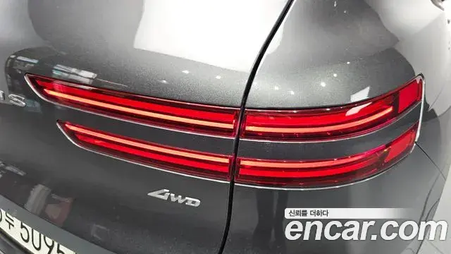 Genesis GV70 2021 — Photo 32/33