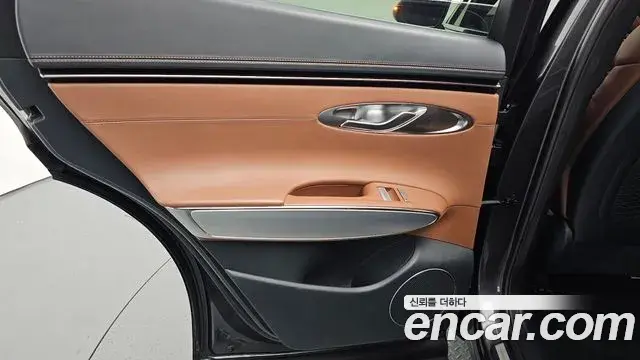 Genesis GV70 2021 — Photo 18/33