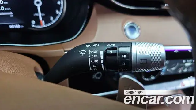Genesis GV70 2021 — Photo 17/33