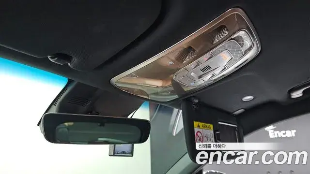 Genesis GV70 2021 — Photo 30/33
