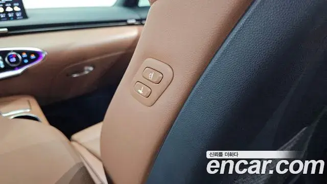 Genesis GV70 2021 — Photo 20/33