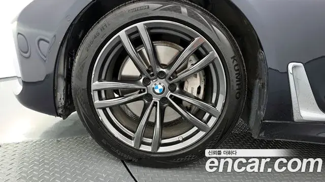 BMW 7 Series 2018 — Photo 9/20