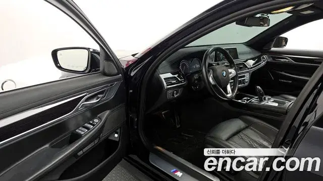 BMW 7 Series 2018 — Photo 17/20