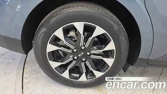 Kia Carnival 2021 — Şəkil 28/30