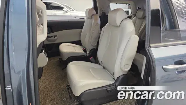 Kia Carnival 2021 — Şəkil 26/30