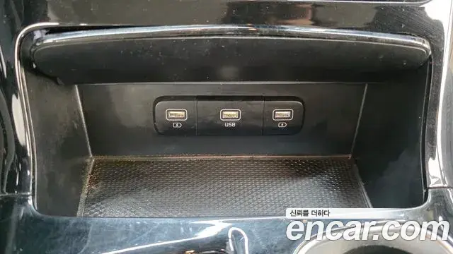 Kia Carnival 2021 — Şəkil 19/30