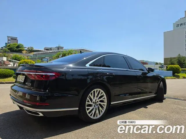 Audi A8 2021 — ფოტო 11/20