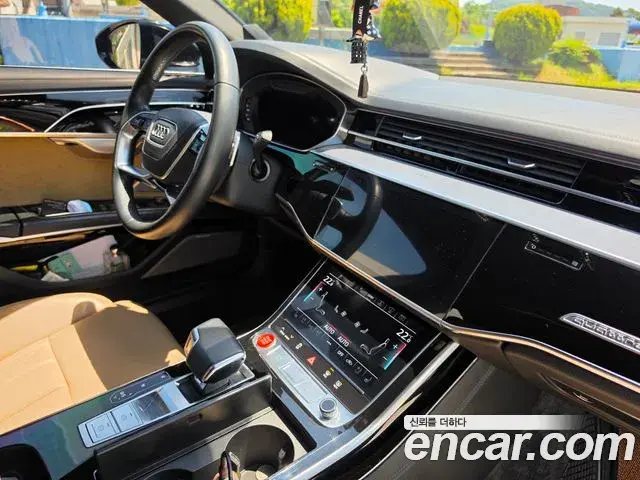 Audi A8 2021 — ფოტო 13/20