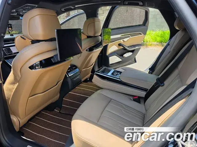 Audi A8 2021 — ფოტო 12/20