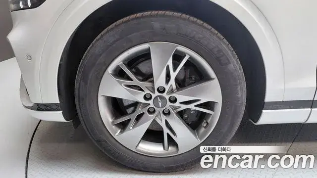 Genesis GV70 2023 — Photo 16/32